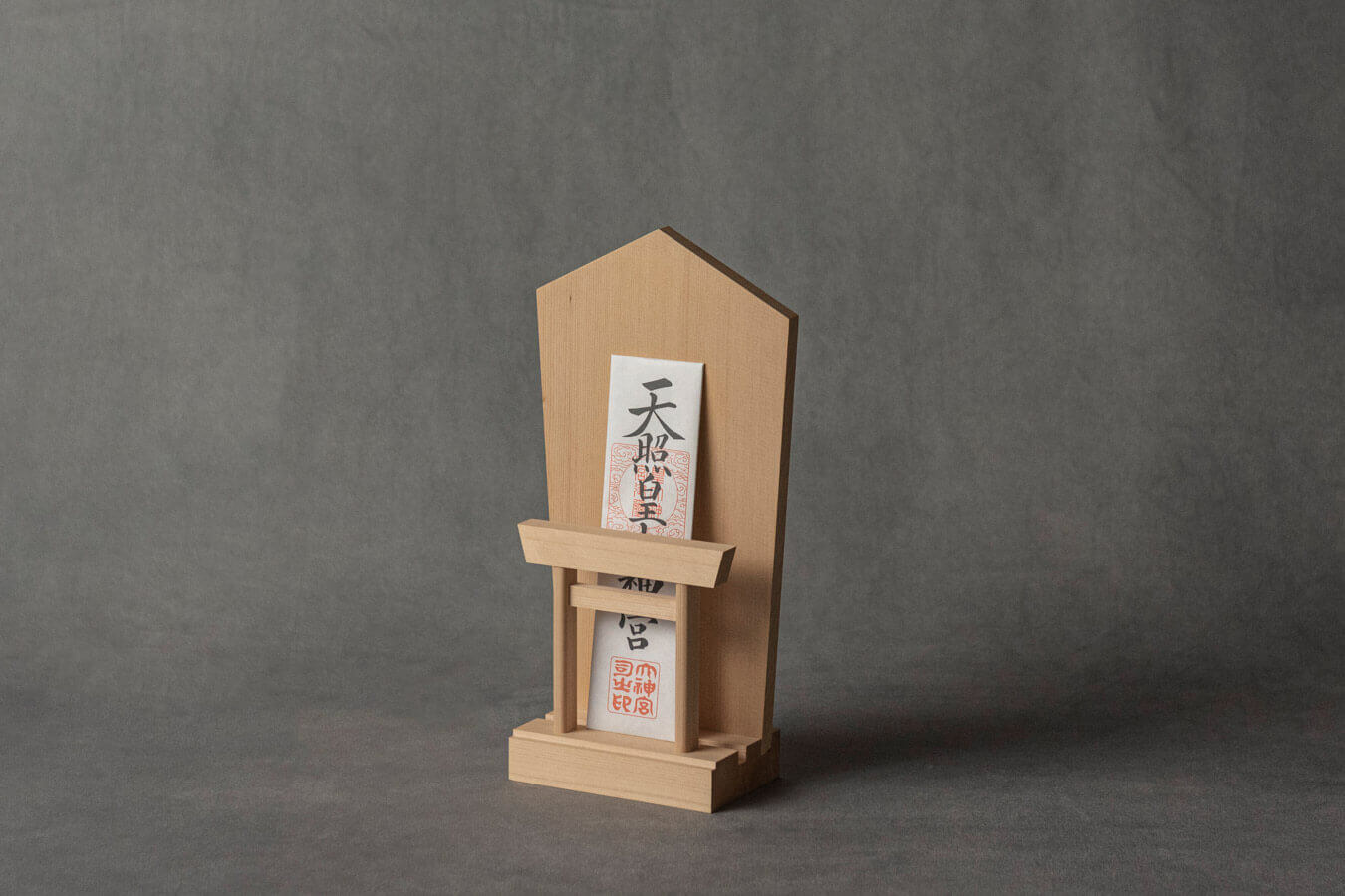 滋賀県米原市の笹木木工が製作した神札立て