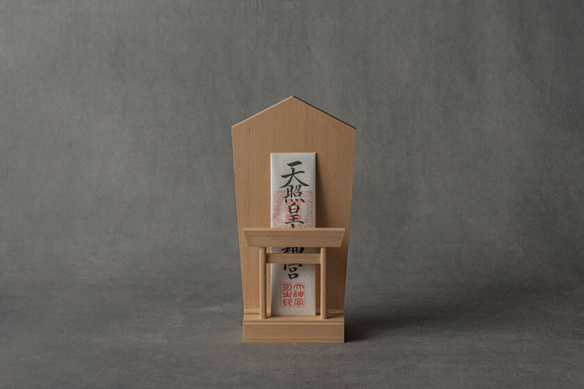滋賀県米原市の笹木木工が製作した神札立ての正面