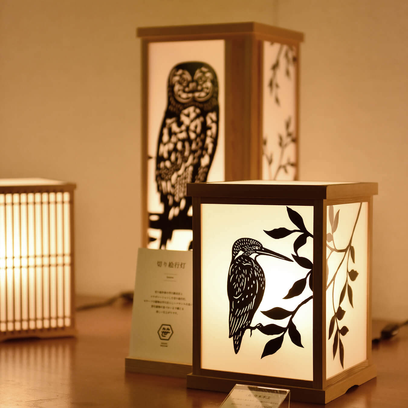 名古屋の名鉄百貨店の集合展で展示した笹木木工が早川鉄兵氏とコラボした切り絵行灯