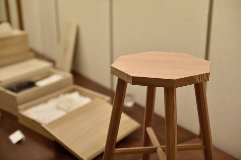 名古屋の名鉄百貨店の集合展で展示した笹木木工のスツール